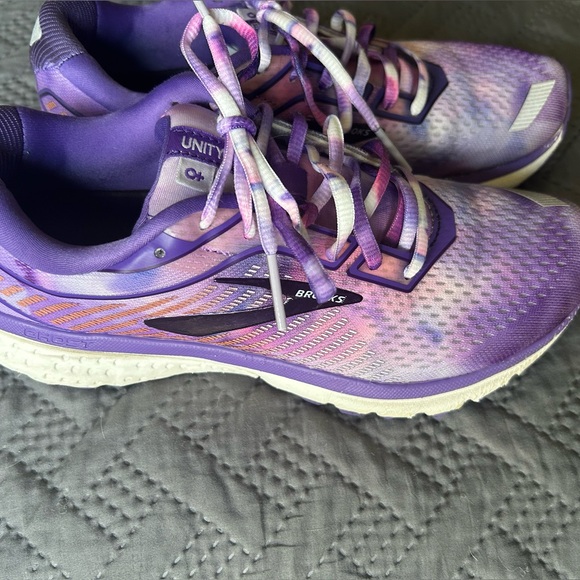 Limited Edition Brooks Ghosts Empower Her - Picture 4 of 5